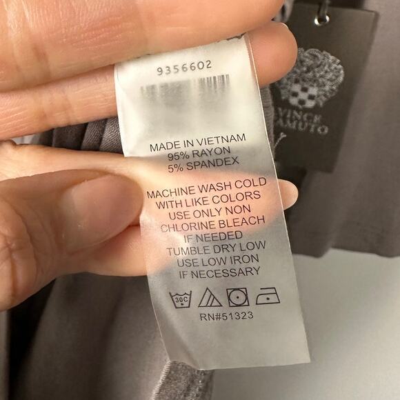 NWT Vince Camuto Mink Gray V Neck Quarter Sleeve Blouse Women's Small - Picture 6 of 6